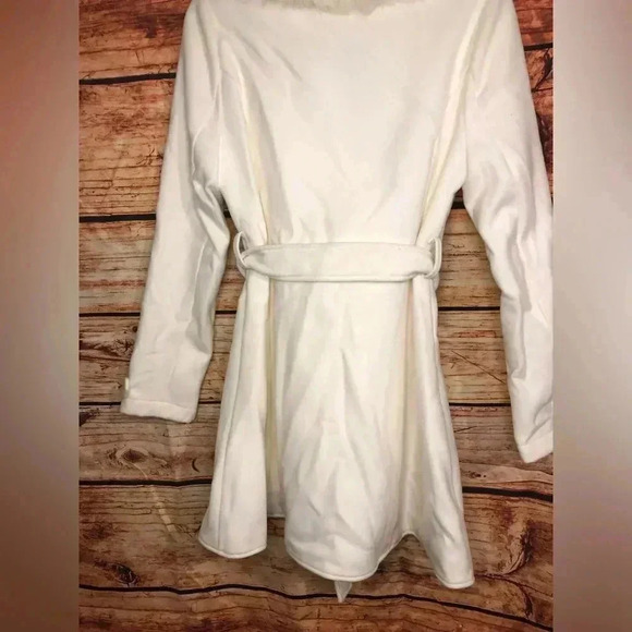 ❄️🐩White / Cream Faux Fur coat🐩❄️ - Picture 7 of 10